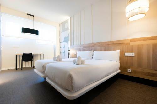 Hostal Urbaia Rooms