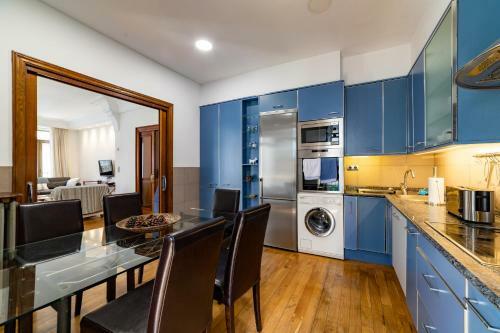 La Concha Cozy Balcony Apartment By Cisan Rentals