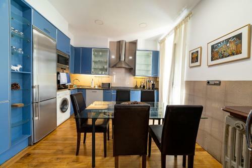 La Concha Cozy Balcony Apartment By Cisan Rentals
