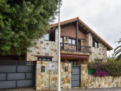 Precioso Chalet Con Jard�n En Somo