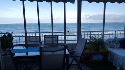 Room Mountain View At The Beach