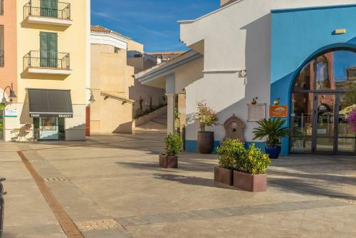 2 Bedroom Apartment With Pool Views - Co1422lt