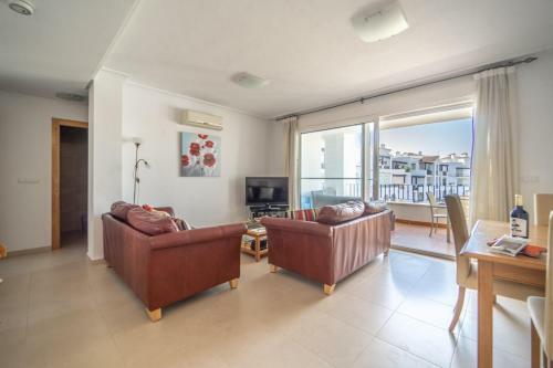 2 Bedroom Apartment With Pool Views - Co1422lt