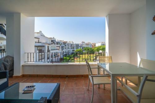 2 Bedroom Apartment With Pool Views - Co1422lt