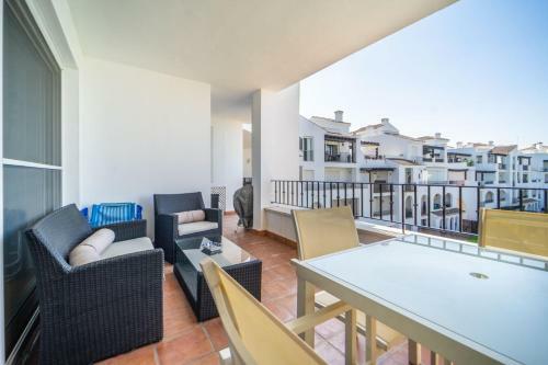 2 Bedroom Apartment With Pool Views - Co1422lt