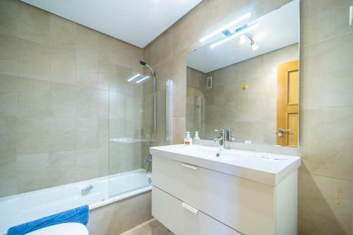 Bright Apartment With Large Terrace - Mo4223lt