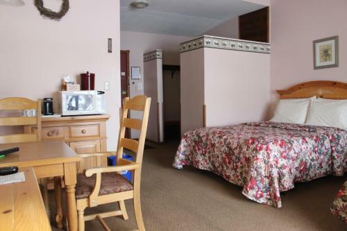 Riverside Motel