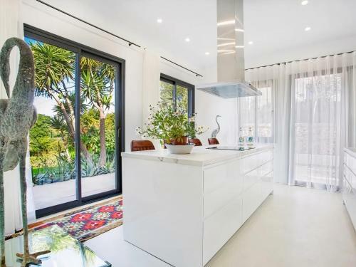 Beautiful Modern Villa In Calvi�