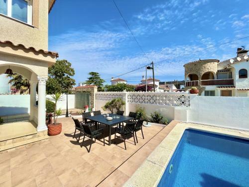 Villa Requesens 6-3 - Barneda Premium