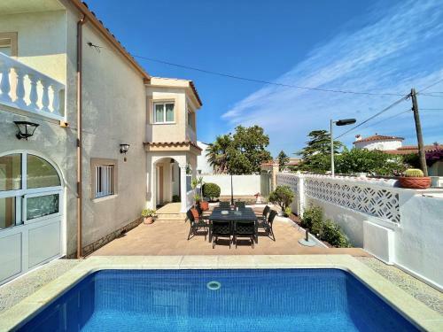 Villa Requesens 6-3 - Barneda Premium
