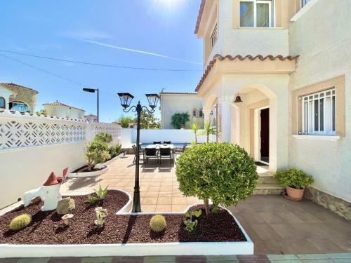 Villa Requesens 6-3 - Barneda Premium