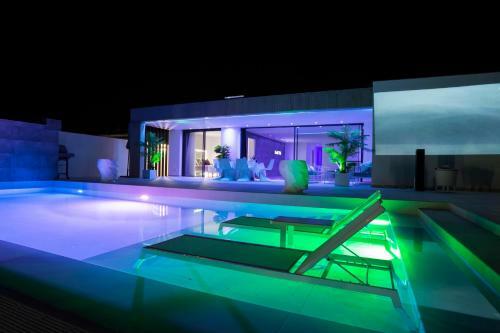 Villa En La Marina De Empuriabrava, 1km De La Playa