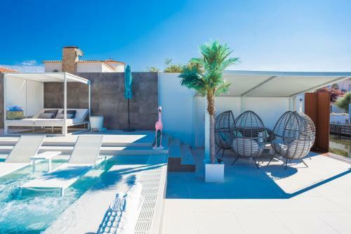 Villa En La Marina De Empuriabrava, 1km De La Playa