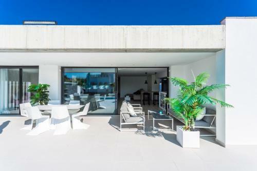 Villa En La Marina De Empuriabrava, 1km De La Playa