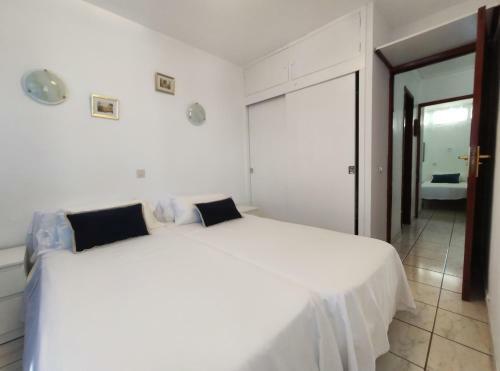 Two Bedroom Apartment At 200 Meters From The Beach