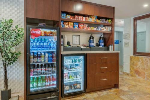 Best Western Plus Windsor Gardens Hotel & Suites/conference Center