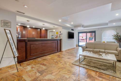 Best Western Plus Windsor Gardens Hotel & Suites/conference Center