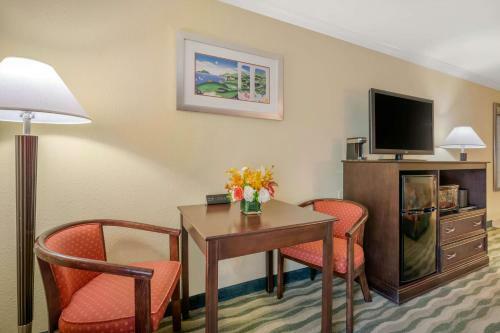 Best Western Plus Windsor Gardens Hotel & Suites/conference Center