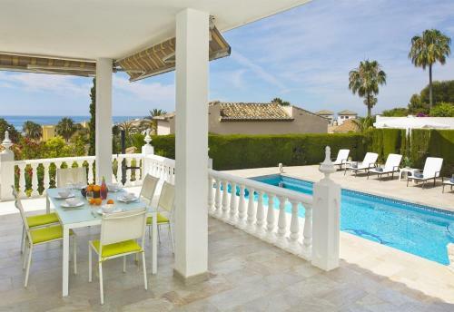 Luxury Modern 3 Bed 2 Bath Villa
