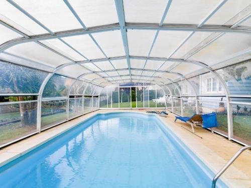 Fant�stica Casa Con Piscina Y Jard�n