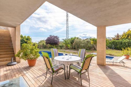 Villa De Lujo Con Piscina, Jacuzzi, Jard�n Y Terraza