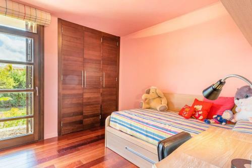 Villa De Lujo Con Piscina, Jacuzzi, Jard�n Y Terraza