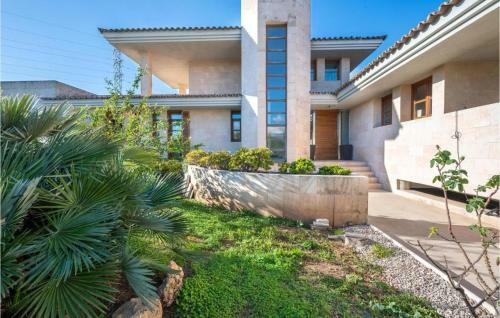 Villa De Lujo Con Piscina, Jacuzzi, Jard�n Y Terraza