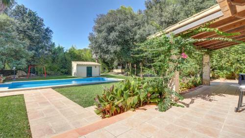 Perfect 3 Bedroom Bungalow With Pool.