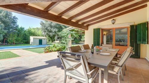 Perfect 3 Bedroom Bungalow With Pool.