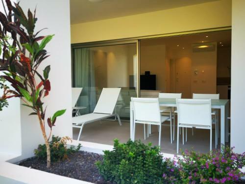 Brand New (2022) Apartment Surrounded By Tropical Gardens!
