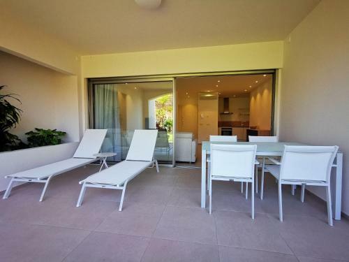 Brand New (2022) Apartment Surrounded By Tropical Gardens!