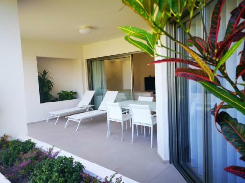 Brand New (2022) Apartment Surrounded By Tropical Gardens!