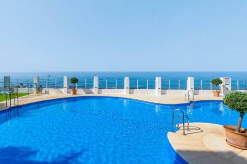 Apartamento Beachfront 2br With Swimming Pool, Parking & AC