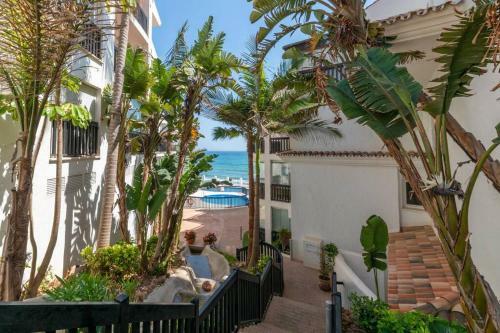 Apartamento Beachfront 2br With Swimming Pool, Parking & AC