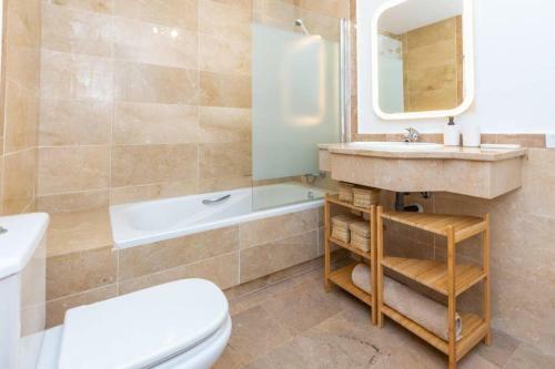 Apartamento Beachfront 2br With Swimming Pool, Parking & AC