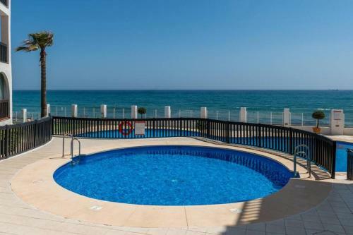 Apartamento Beachfront 2br With Swimming Pool, Parking & AC