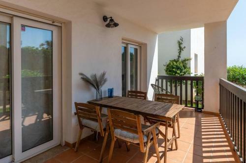 Apartamento Beachfront 2br With Swimming Pool, Parking & AC