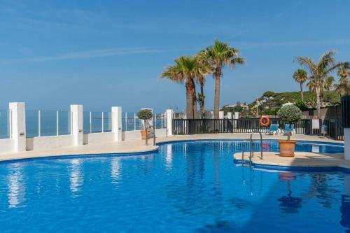 Apartamento Beachfront 2br With Swimming Pool, Parking & AC