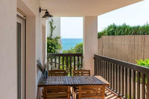 Apartamento Beachfront 2br With Swimming Pool, Parking & AC