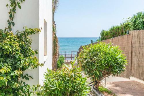 Apartamento Beachfront 2br With Swimming Pool, Parking & AC