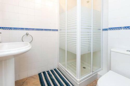 Apartamento Beachfront 2br With Swimming Pool, Parking & AC