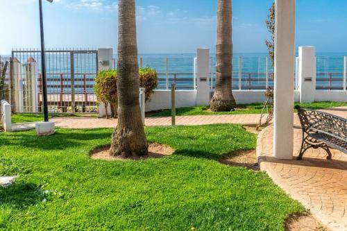 Apartamento Beachfront 2br With Swimming Pool, Parking & AC