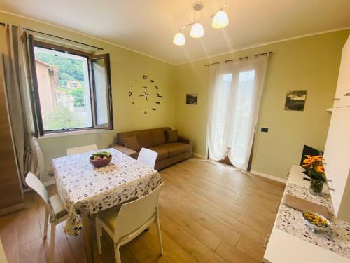 Mountains And Lake Como Apartments