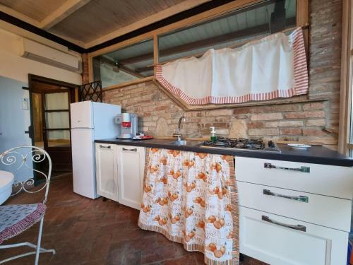 Rustic Holiday Home In Pontedera With Shared Pool