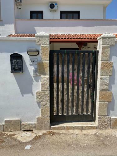 Lovely Villa With Garden And Private Beach