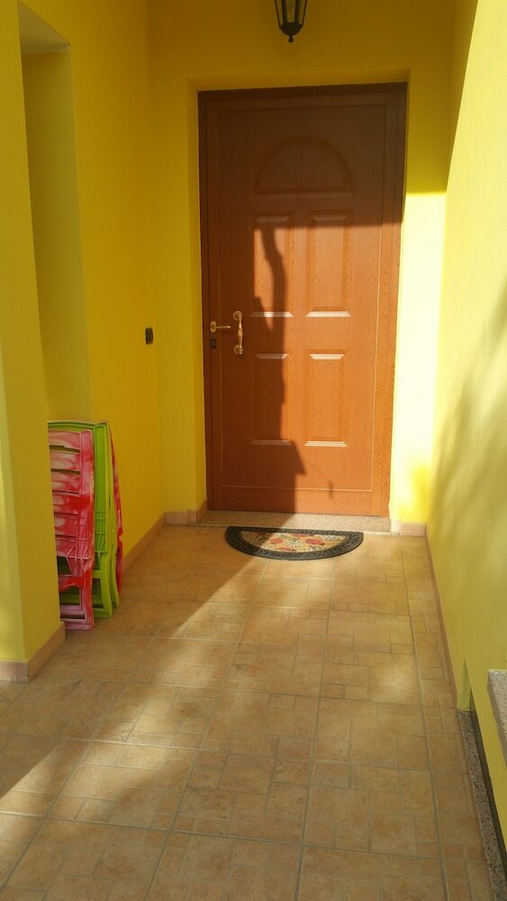 Artistika Golden Apartment