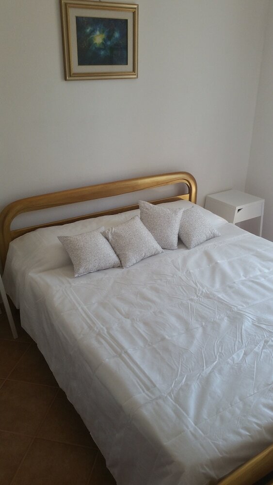 Artistika Golden Apartment