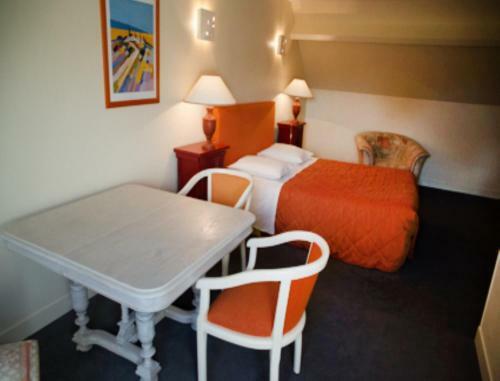 Hostal La Tour Des Plantes