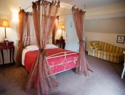 Hostal La Tour Des Plantes