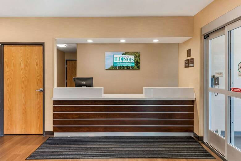 Hotel Comfort Inn & Suites Near Route 66